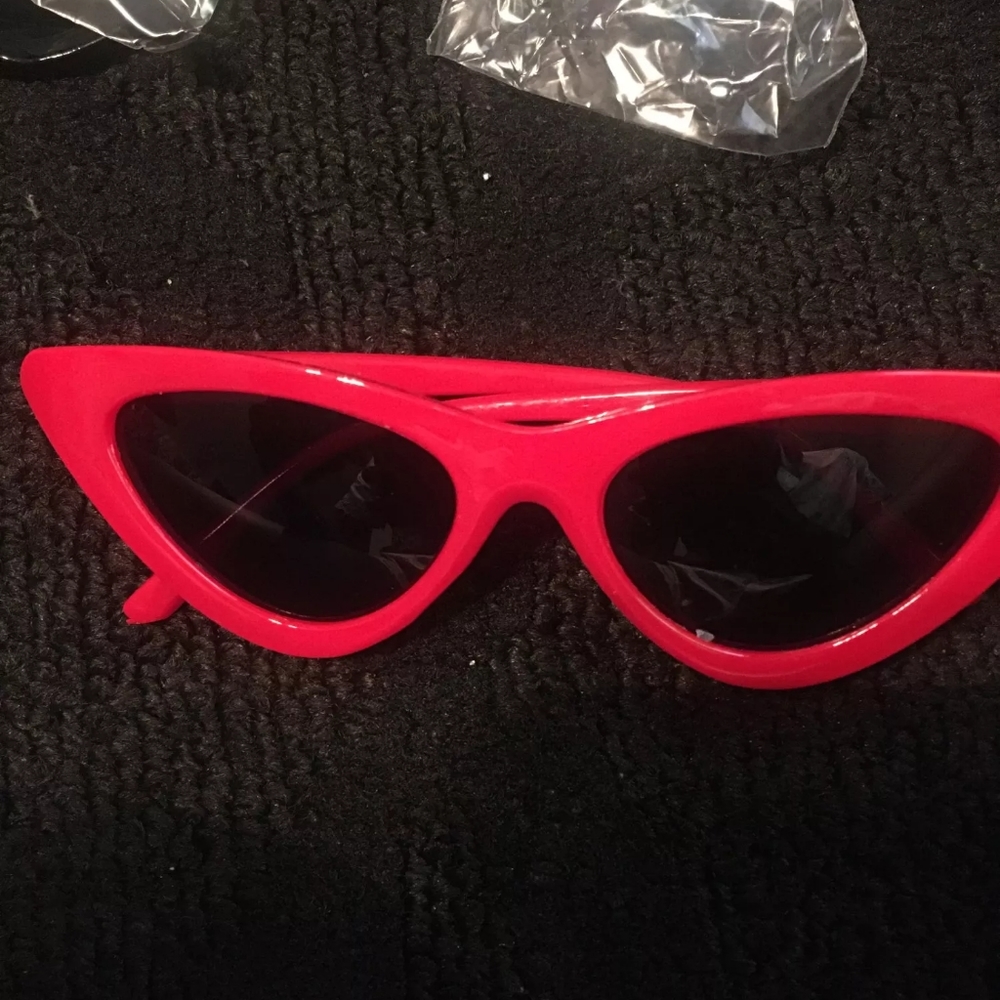 ❤Cat Eye Sunglasses❤ - Picture 8 of 9